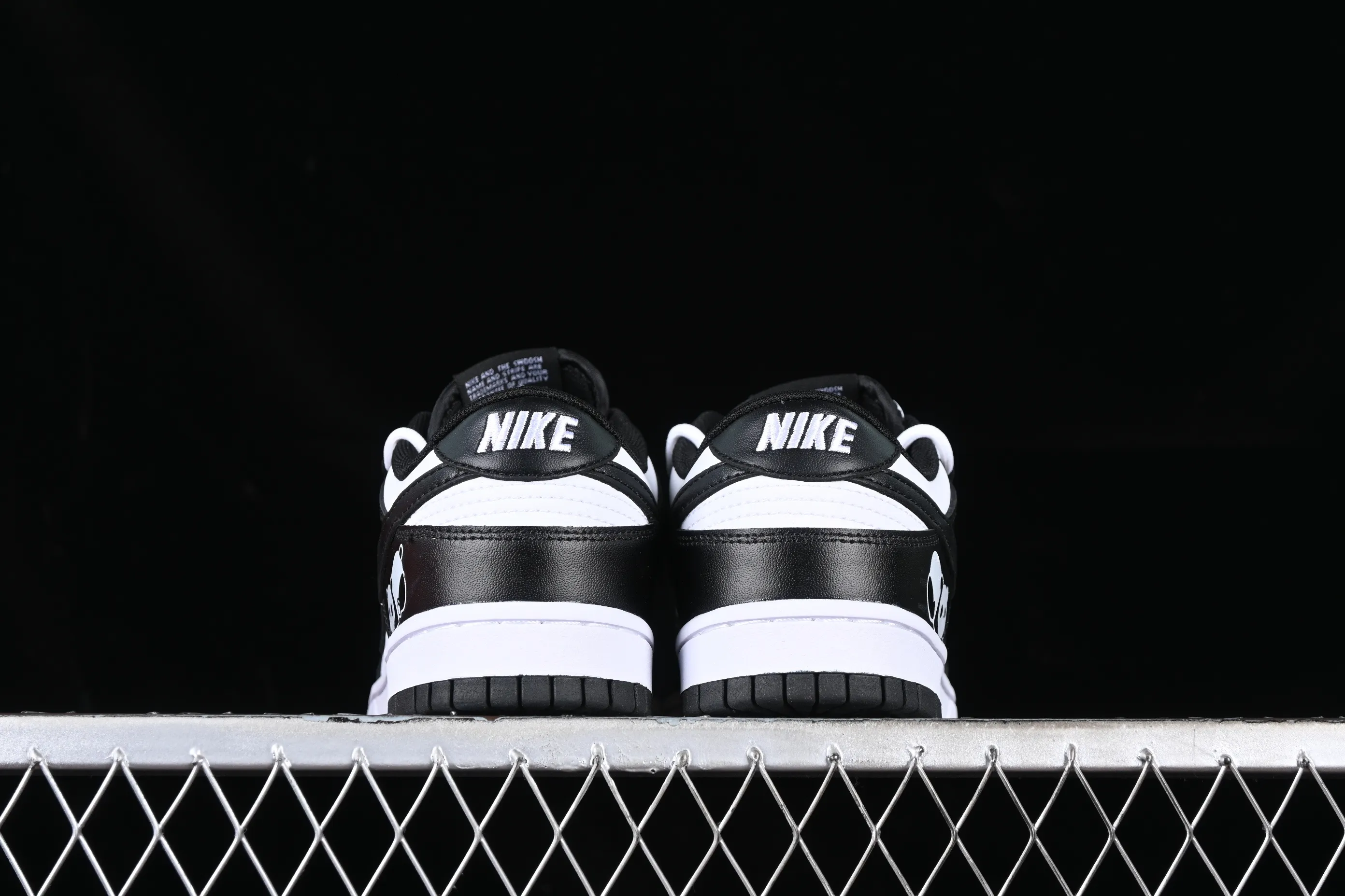 All Categories Nk SB Dunk Series Nk SB Dunk Low Low-top sneakers Nk Dunk Low Black and White Panda Customized version of deconstructed strap casual sneakers DD1391-100